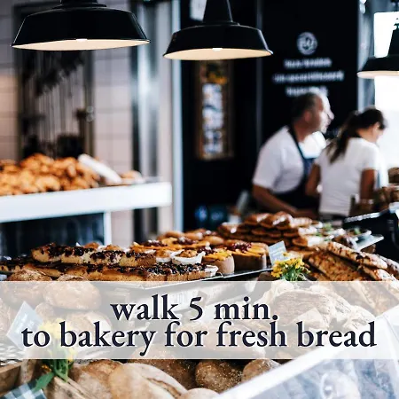 Tolle Zweiraum-ferienwohnung In Bester Lage L Innenstadtnaehe L 1 Minute Zum Bahnhof L Tv L Free-wlan L Keine Kueche L Willkommen Im Hallo!-apartment 4 *